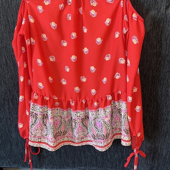 NWT Sienna Sky Top | Open Shoulders - Picture 5 of 13